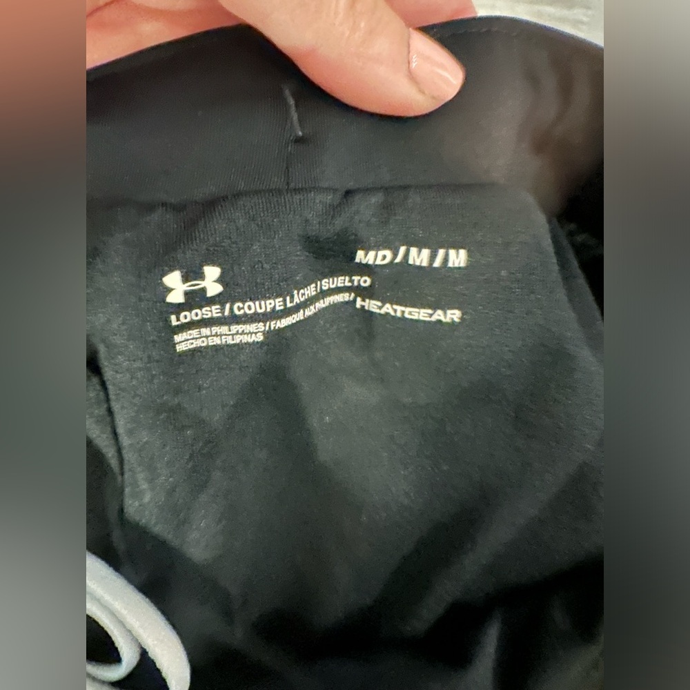 UA women’s shorts size medium - Picture 2 of 2